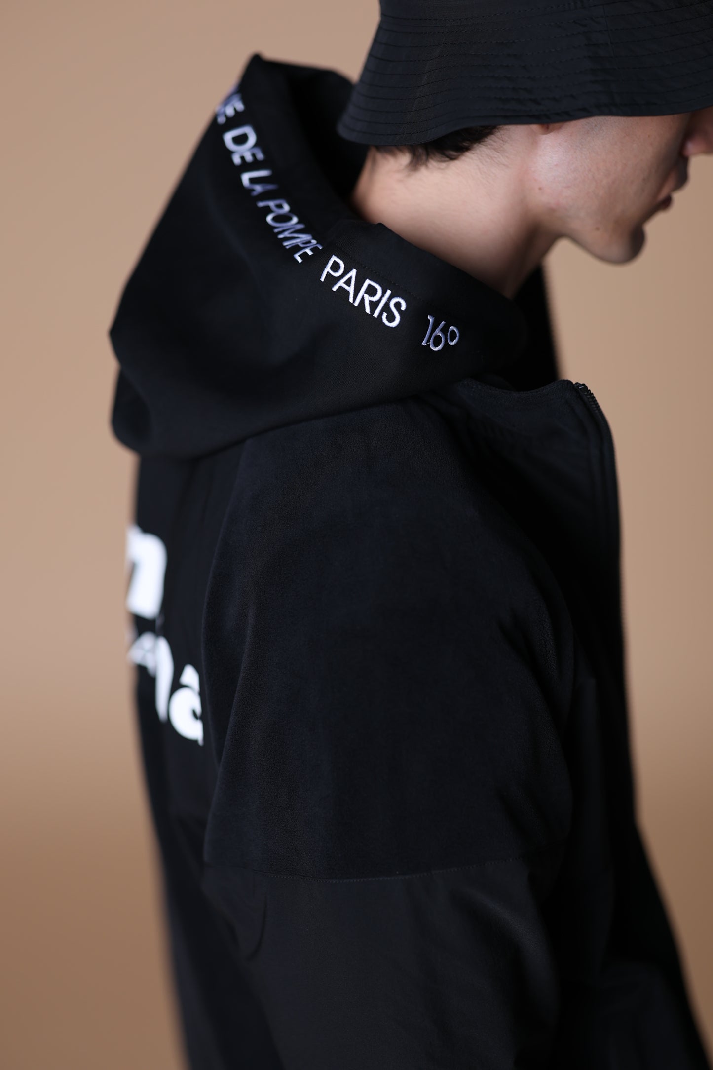 BASIC HOODIE SWEATSHIRT