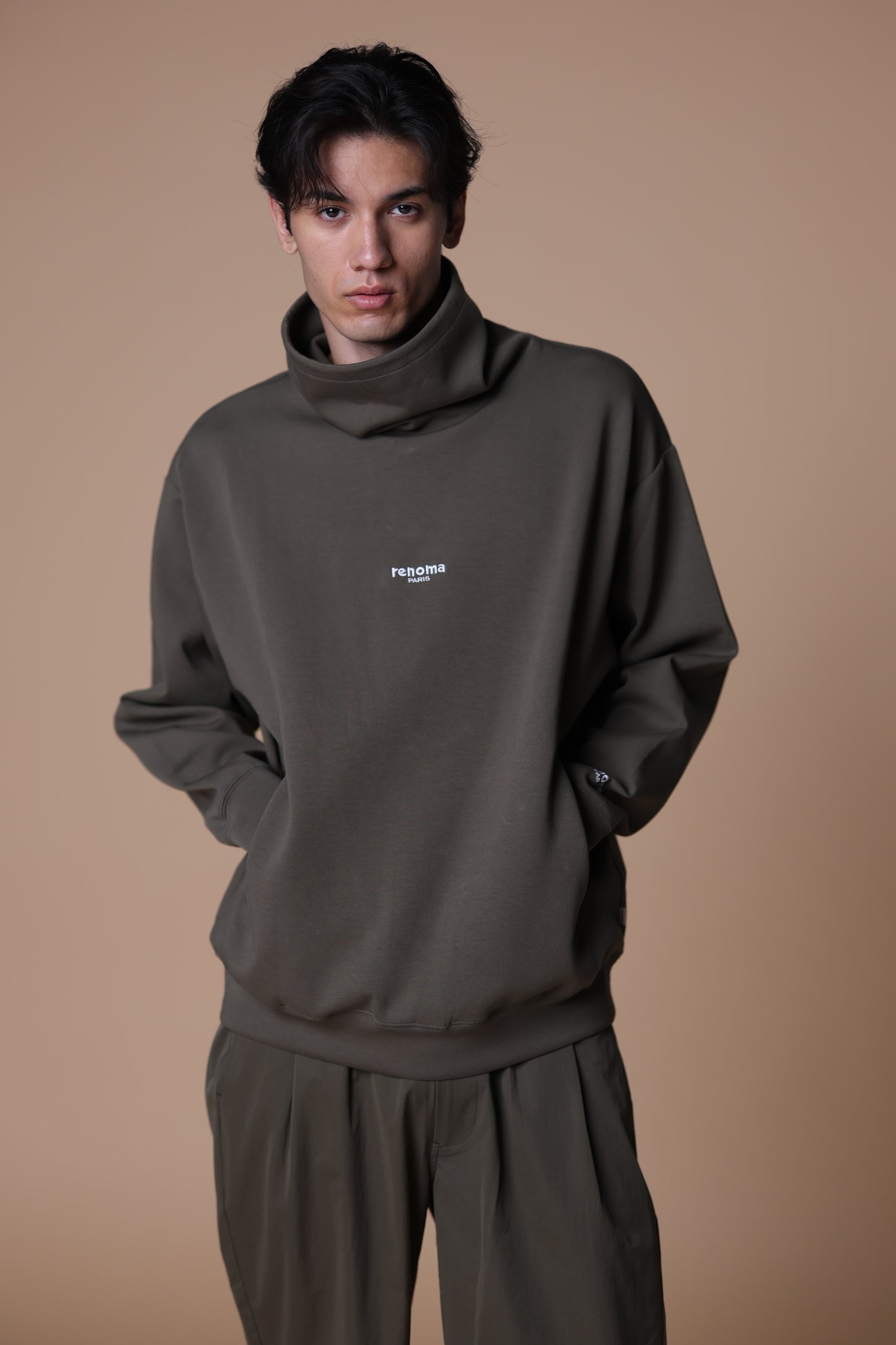 BASIC NECK WARM SWEATSHIRT