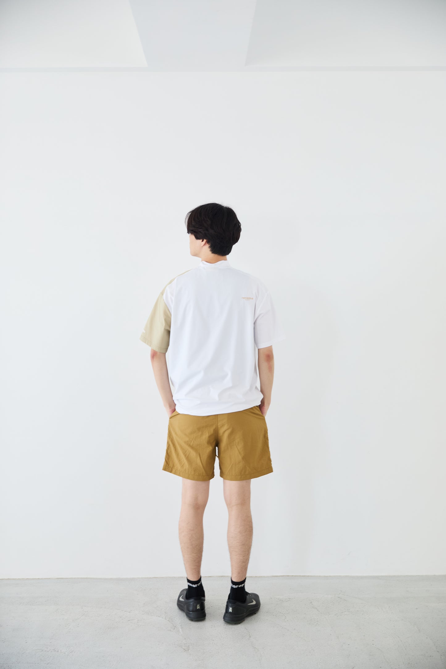 SWITCHING MOCK NECK S/S