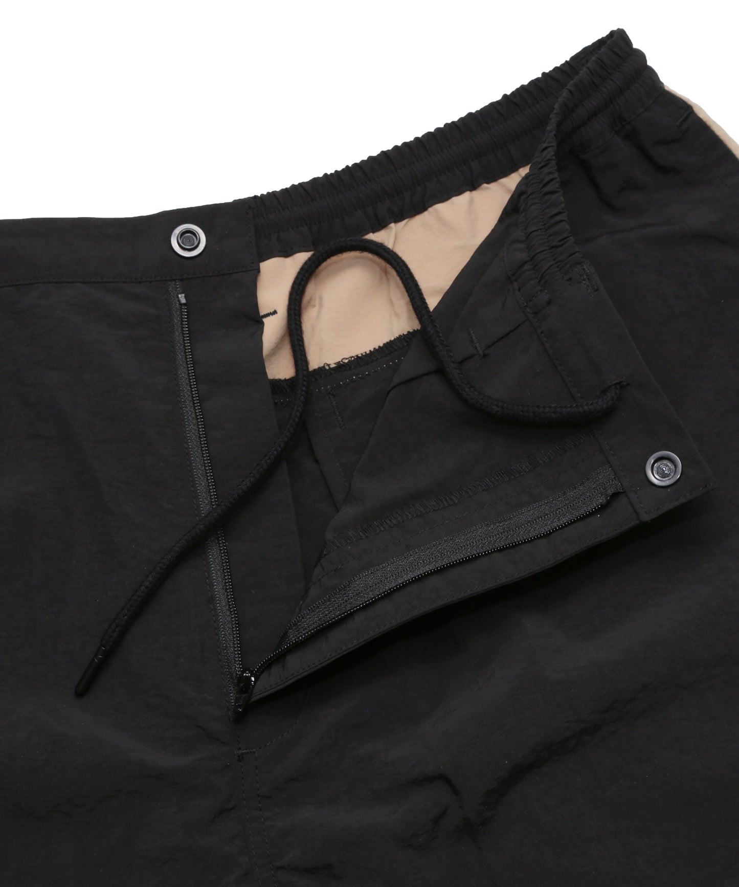 BACK SWITCHING NYLON SHORTS